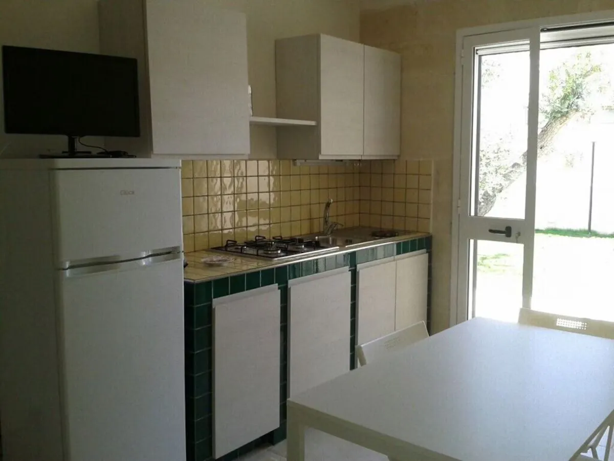 Séjour avec cuisine dans l’appartement deux pièces en pierre de Lecce