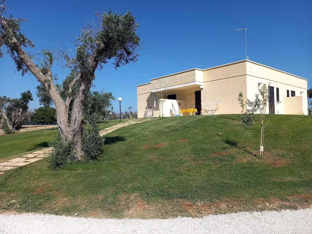 Casa Vacanze Masseria Nuova entourée de verdure à San Foca