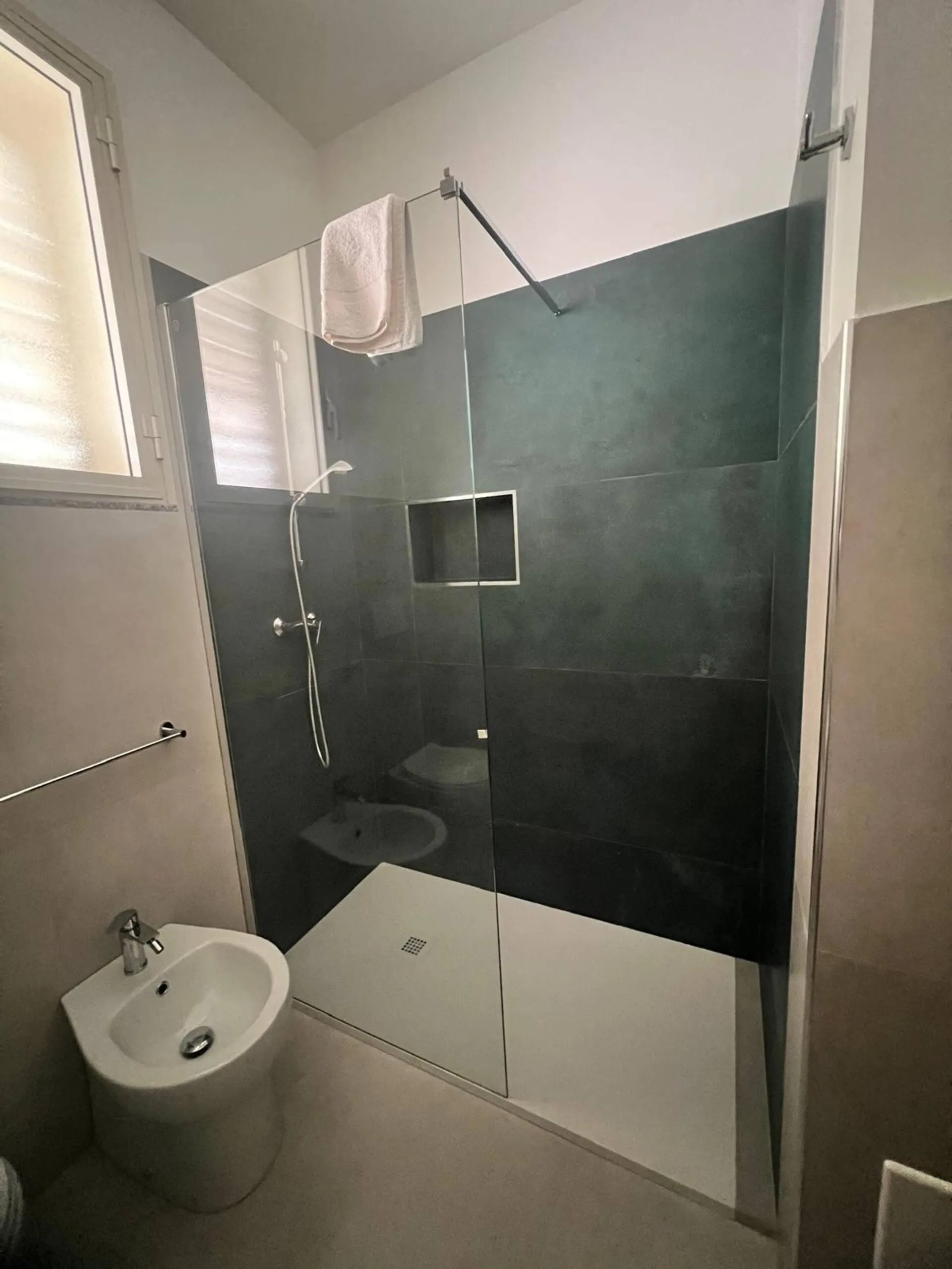 Salle de bain avec douche de Casa Vacanze San Foca