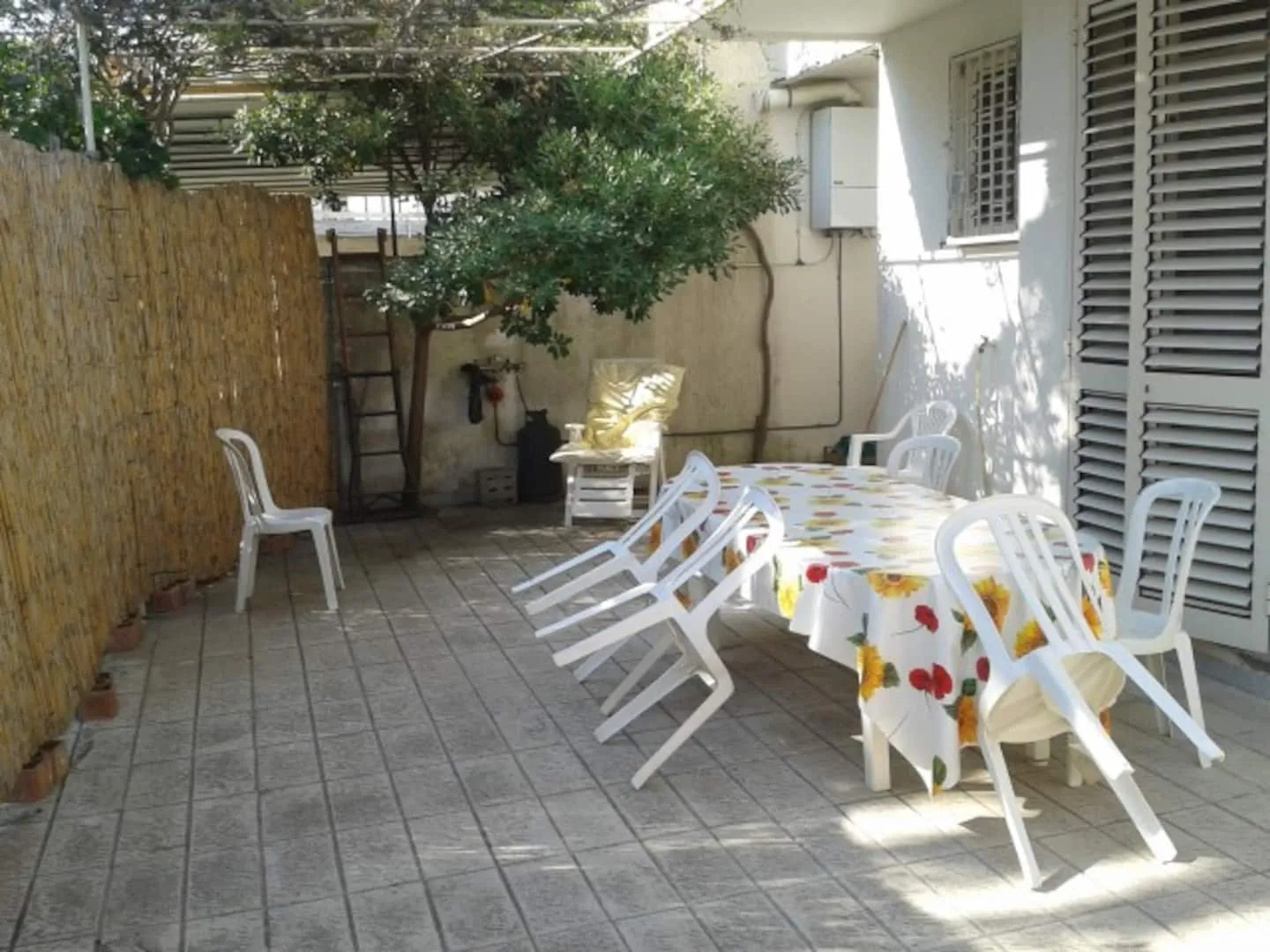 Chambre de l’appartement trois pièces à San Foca